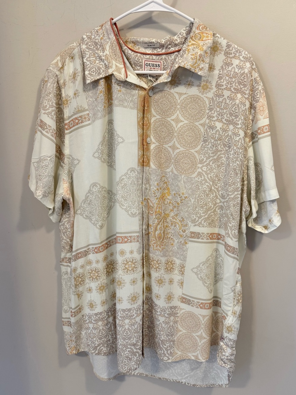 GUESS Men's Cream and Tan Patterned Short-Sleeve Button-Down Shirt